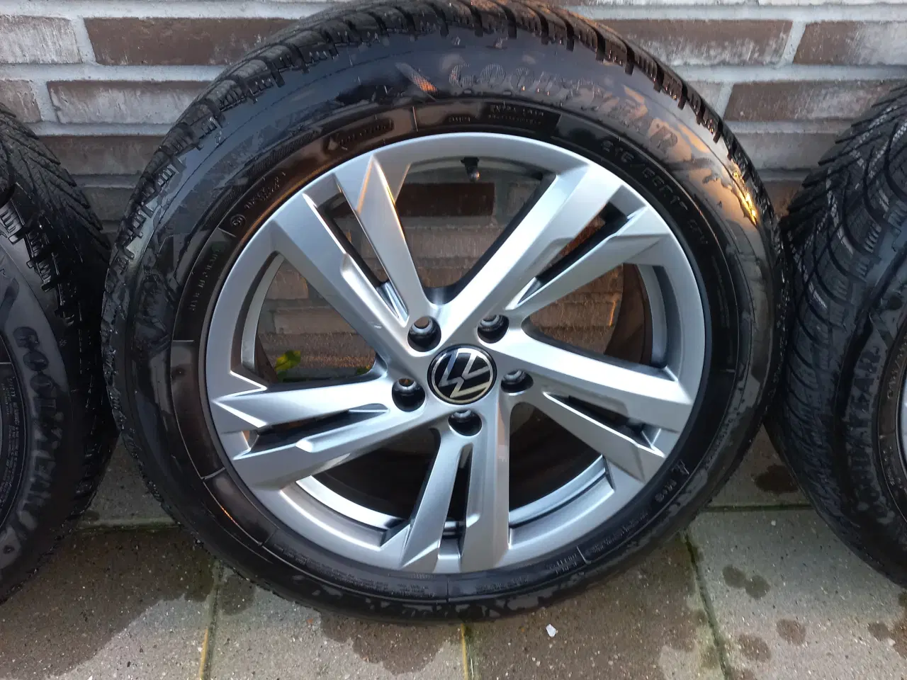 Billede 3 - Originale VW alufælge 5 x 112 m Goodyear Vinterdæ 