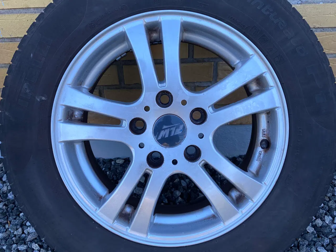 Billede 4 - Sommerdæk på alufælge 