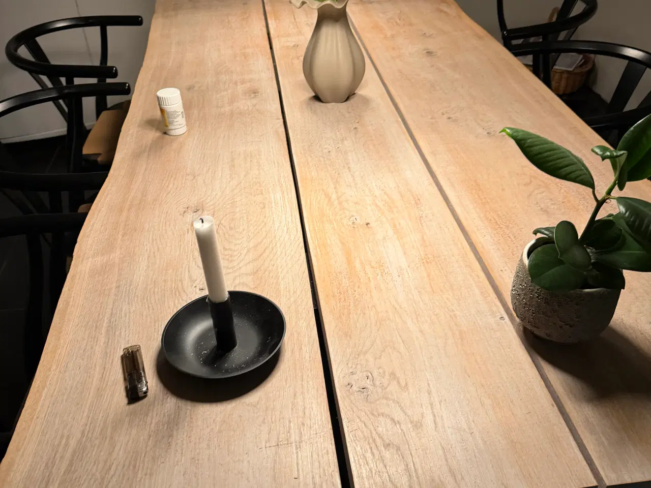 Billede 1 - Hjemmelavet massivt plankebord sælges