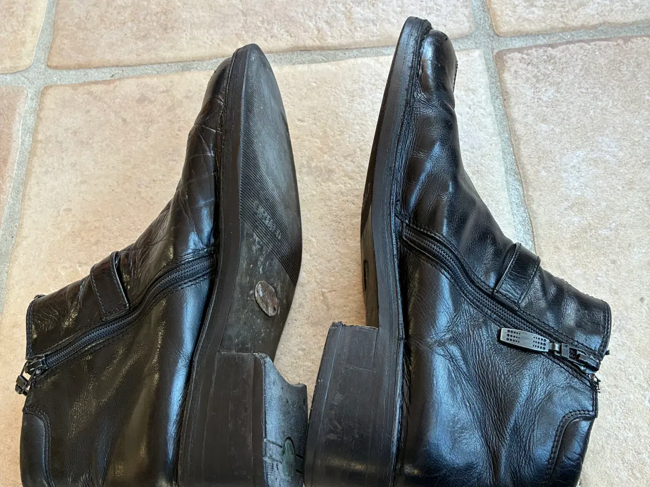 Billede 8 - Ankelstøvler i sort læder str. 39