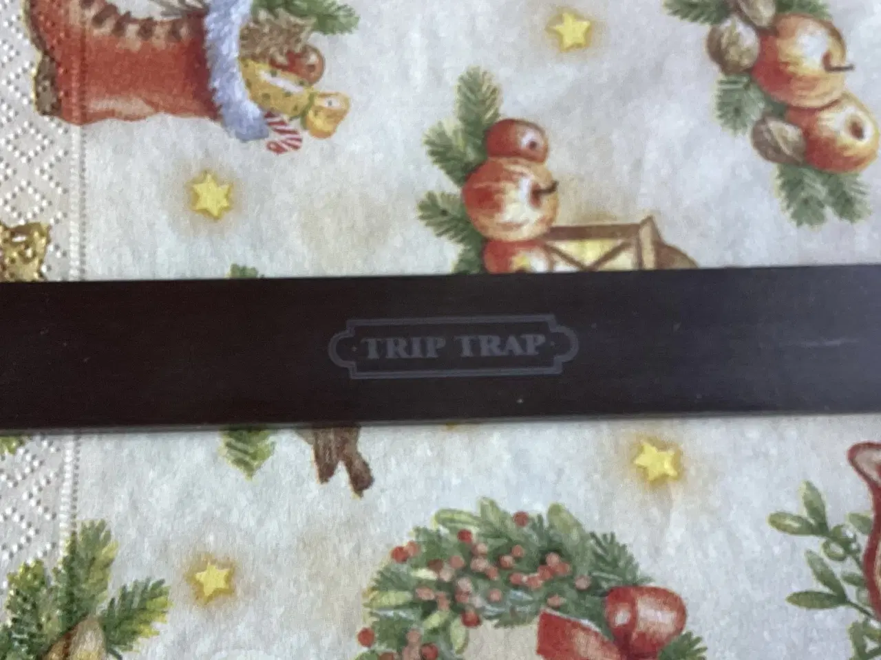 Billede 5 - Trip Trap Servietholder i træ med metalhåndtag.