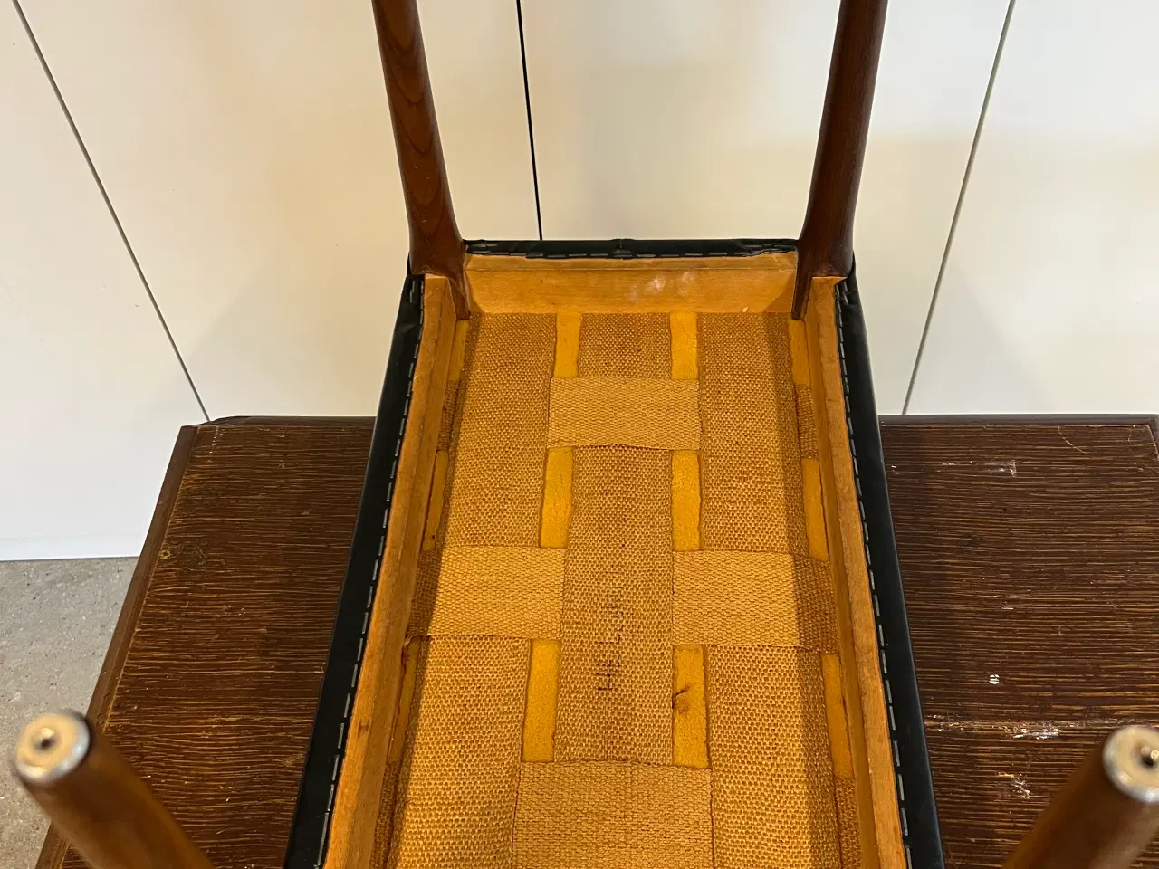 Billede 3 - Fodskammel fra 60'erne med skind og teakben 