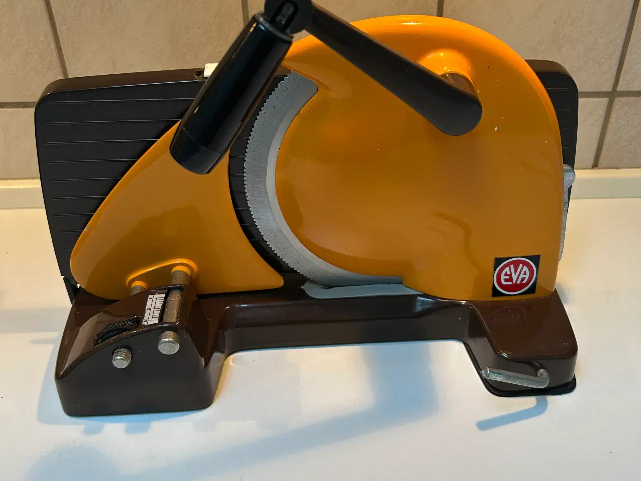 Billede 1 - EVA Pålægsmaskine i orange og brun