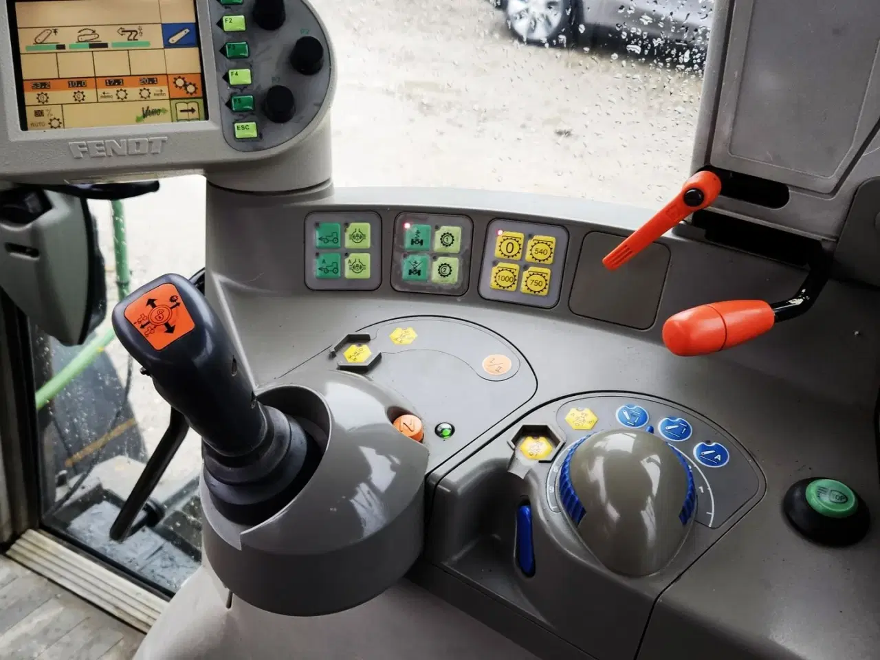 Billede 15 - Fendt 410 / Vario / frontlift mv. / 12.000 timer