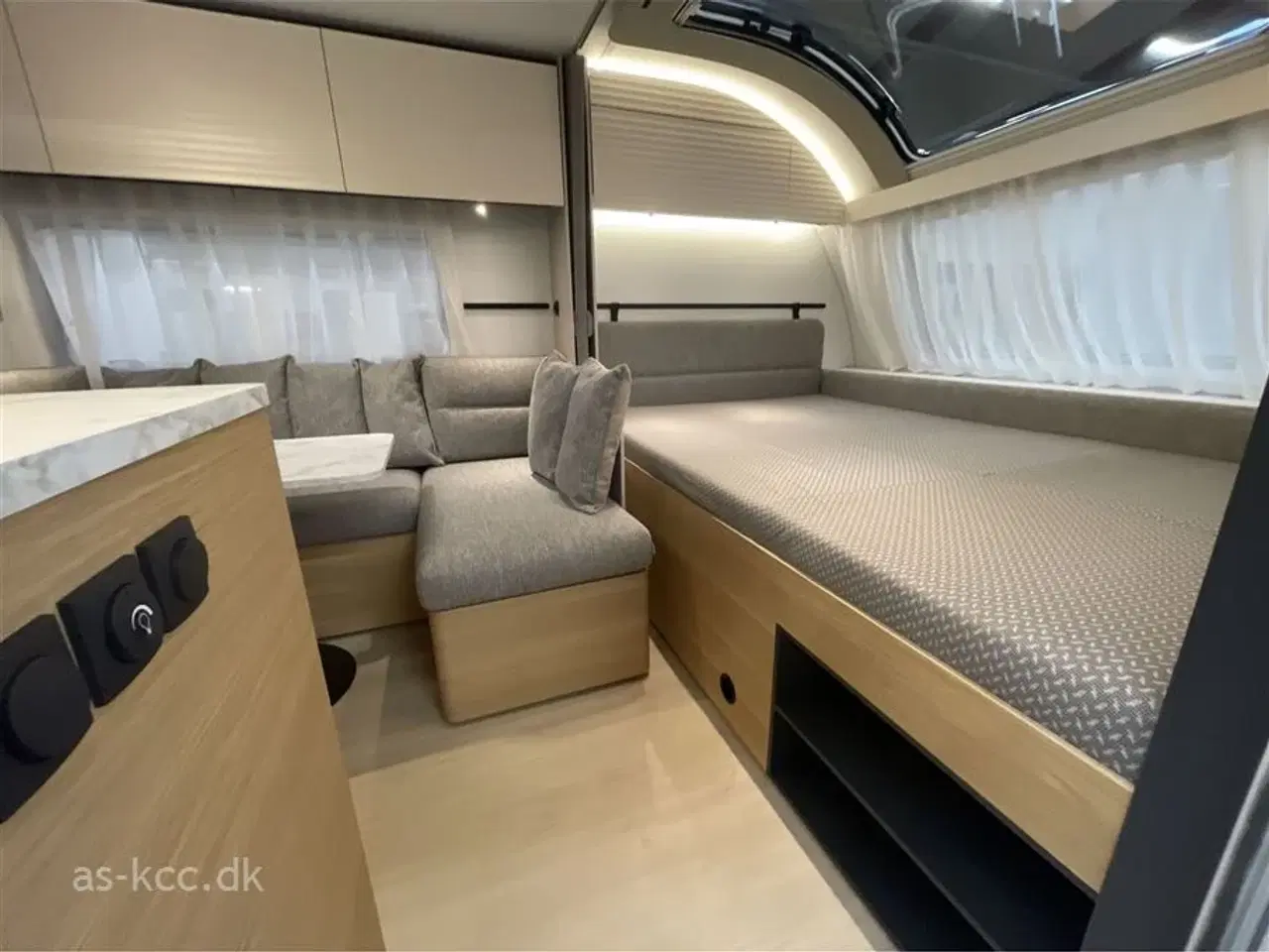 Billede 3 - 2026 - Adria Adora 573 PT   Adria Adora 573 PT Nyhed årg. 2026  6/7 sovepladser. 2000 kg totalvægt kan vejes ned.