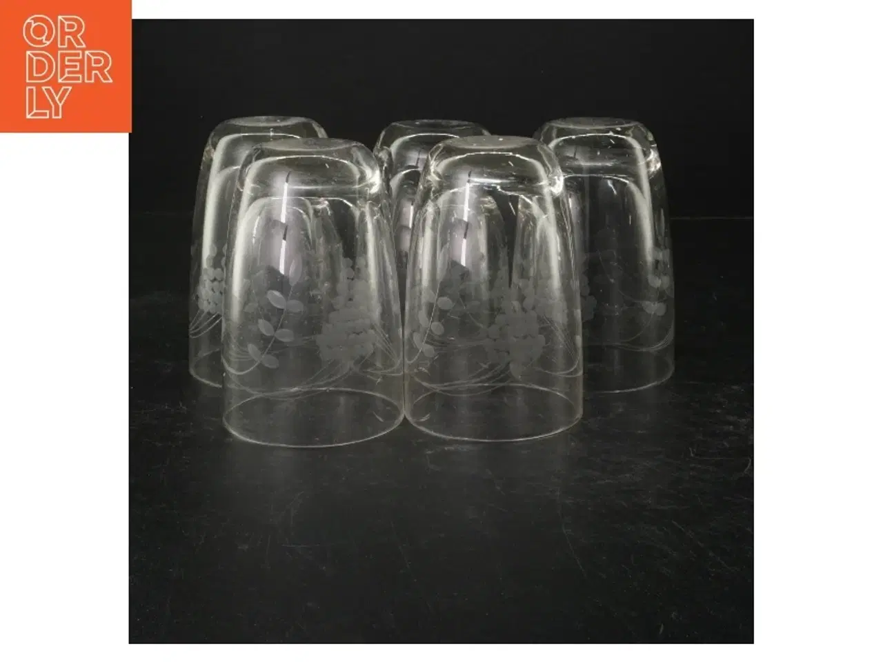 Billede 2 - Drikkeglas med druemotiv (str. Ø. 8,5 cm. længde, 12,5 cm)