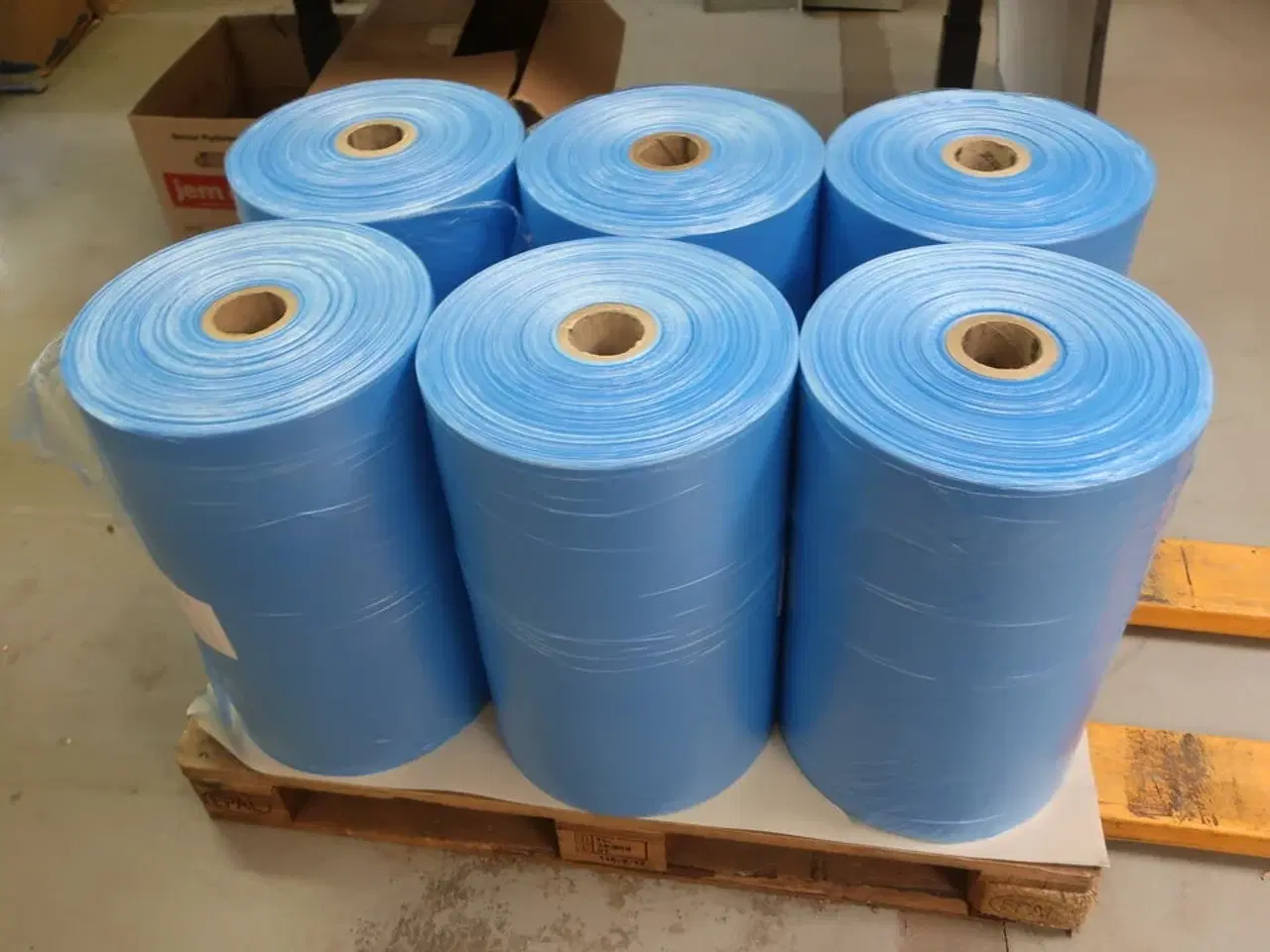 Billede 1 - 6 ruller MDPE planfolie - 590x0,015 mm - 42.000 Meter i alt