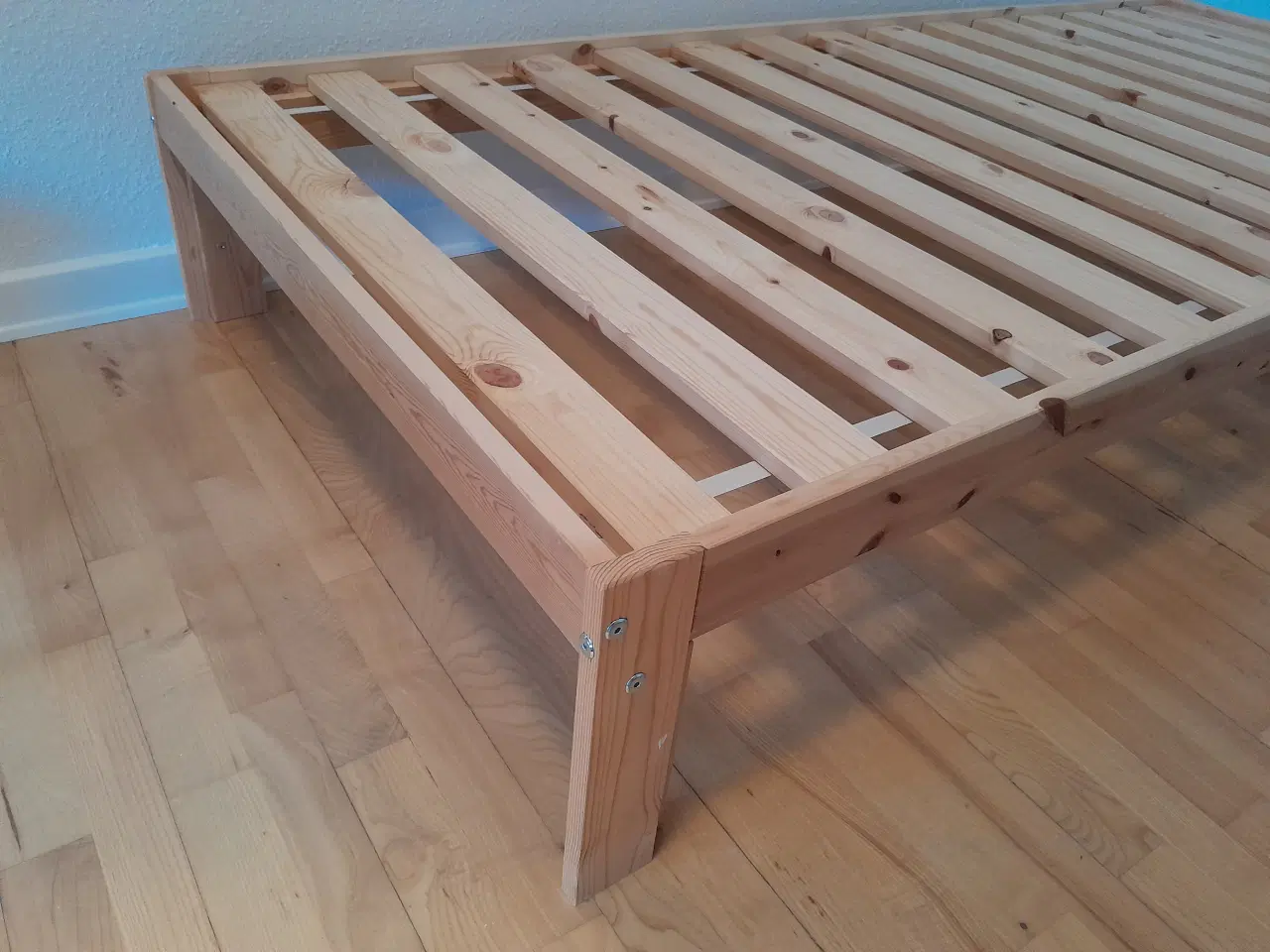 Billede 3 - Seng (NEIDEN + LINDBÅDEN fra IKEA)