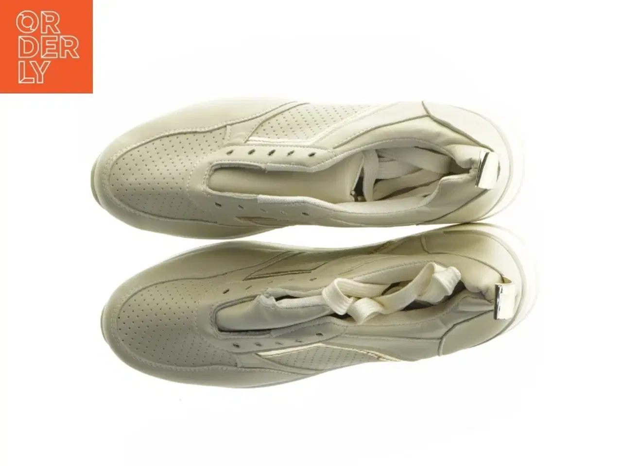 Billede 8 - Beige sneakers med sølv detaljer (str. 39)