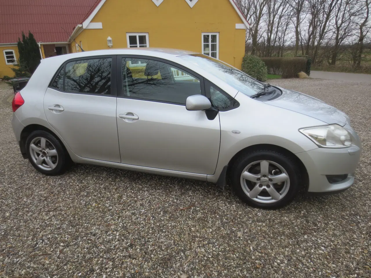 Billede 4 - Toyota Auris 1.6 i årg 2007 synet 9/24. 