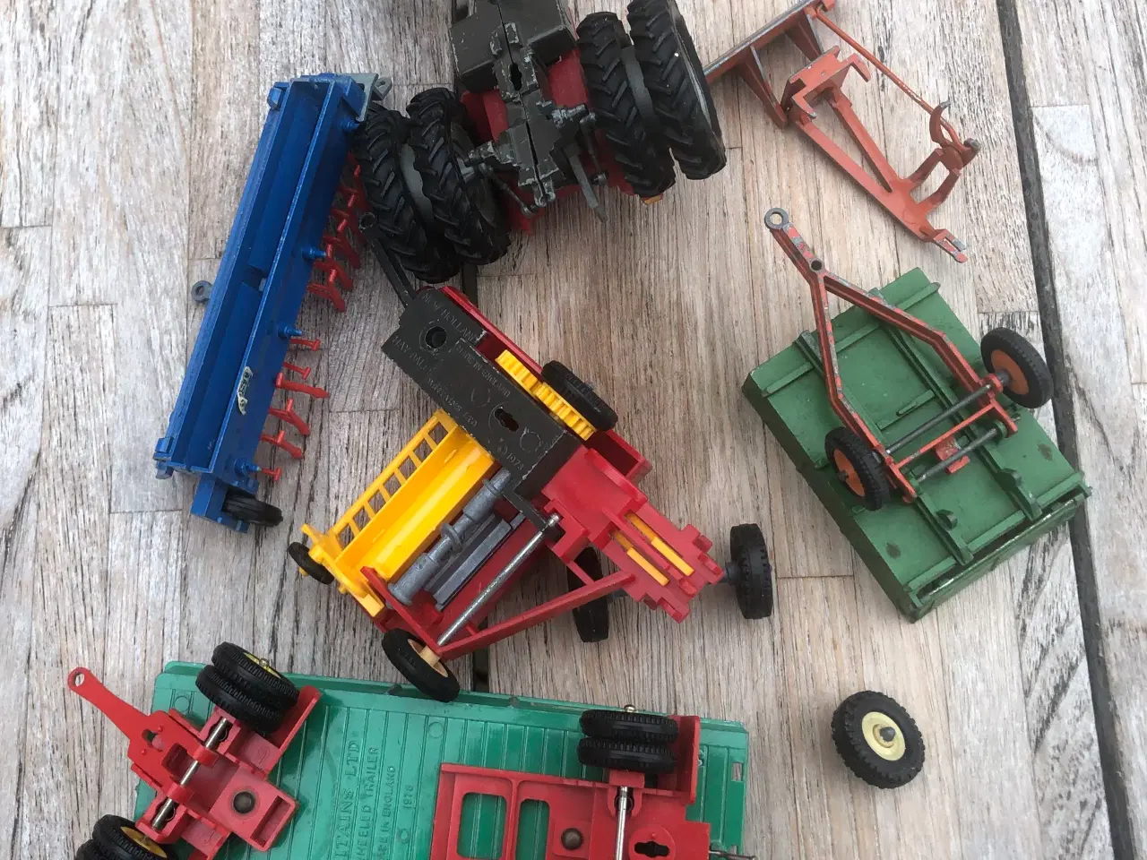 Billede 4 - BRITAINS...MASSEY FERGUSON 595 og REDSKABER