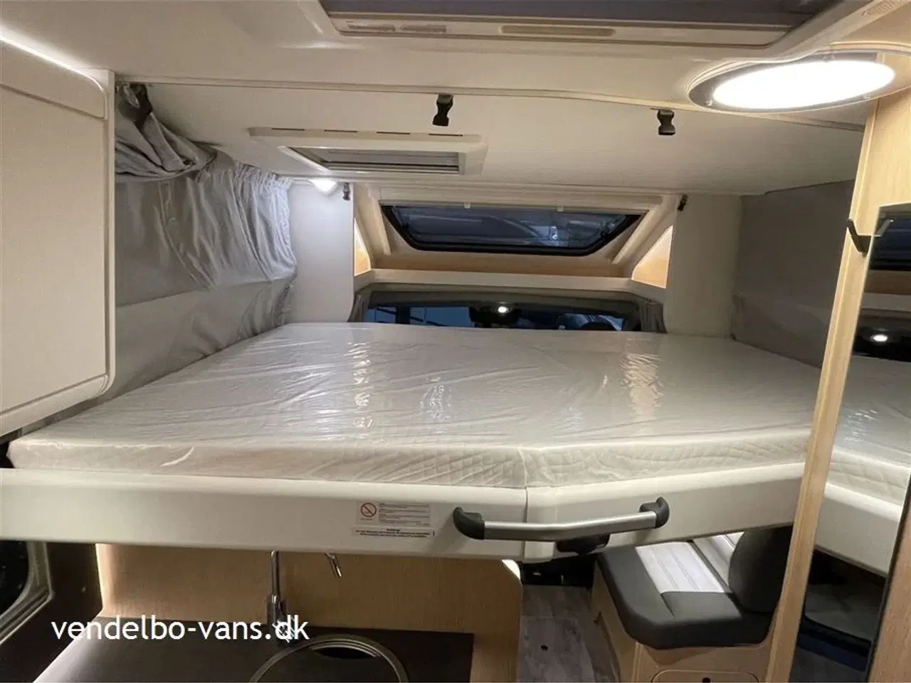 Billede 6 - 2026 - SunLight T 66 Aut. Enkeltsenge med en længde på kun 6,99 m- sænkeseng - 5. selepladser