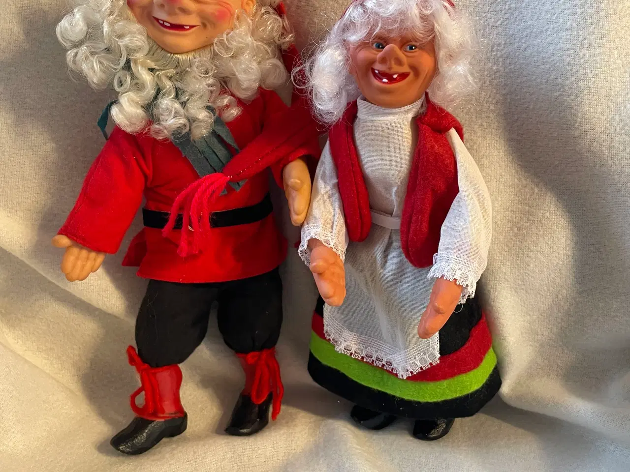 Billede 2 - Festlig nissefamilie sælges