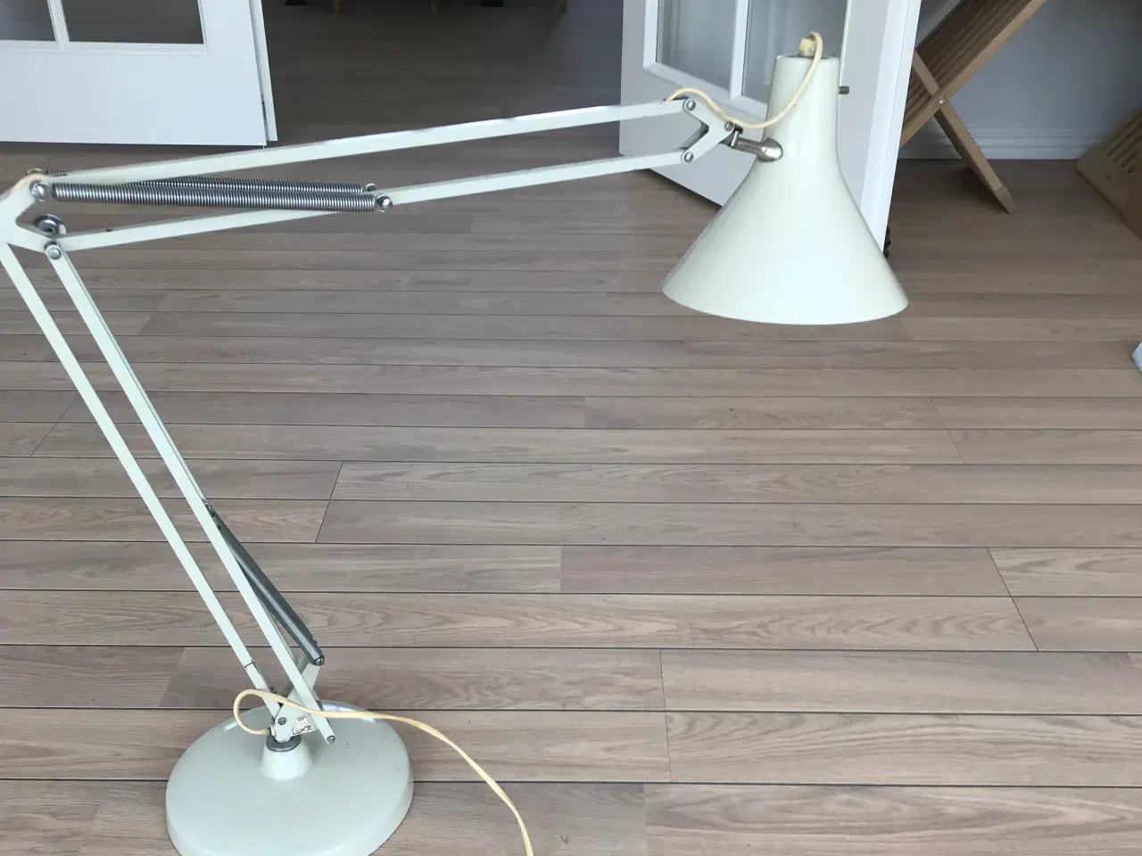 Billede 2 - Hvid arkitektlampe på fod