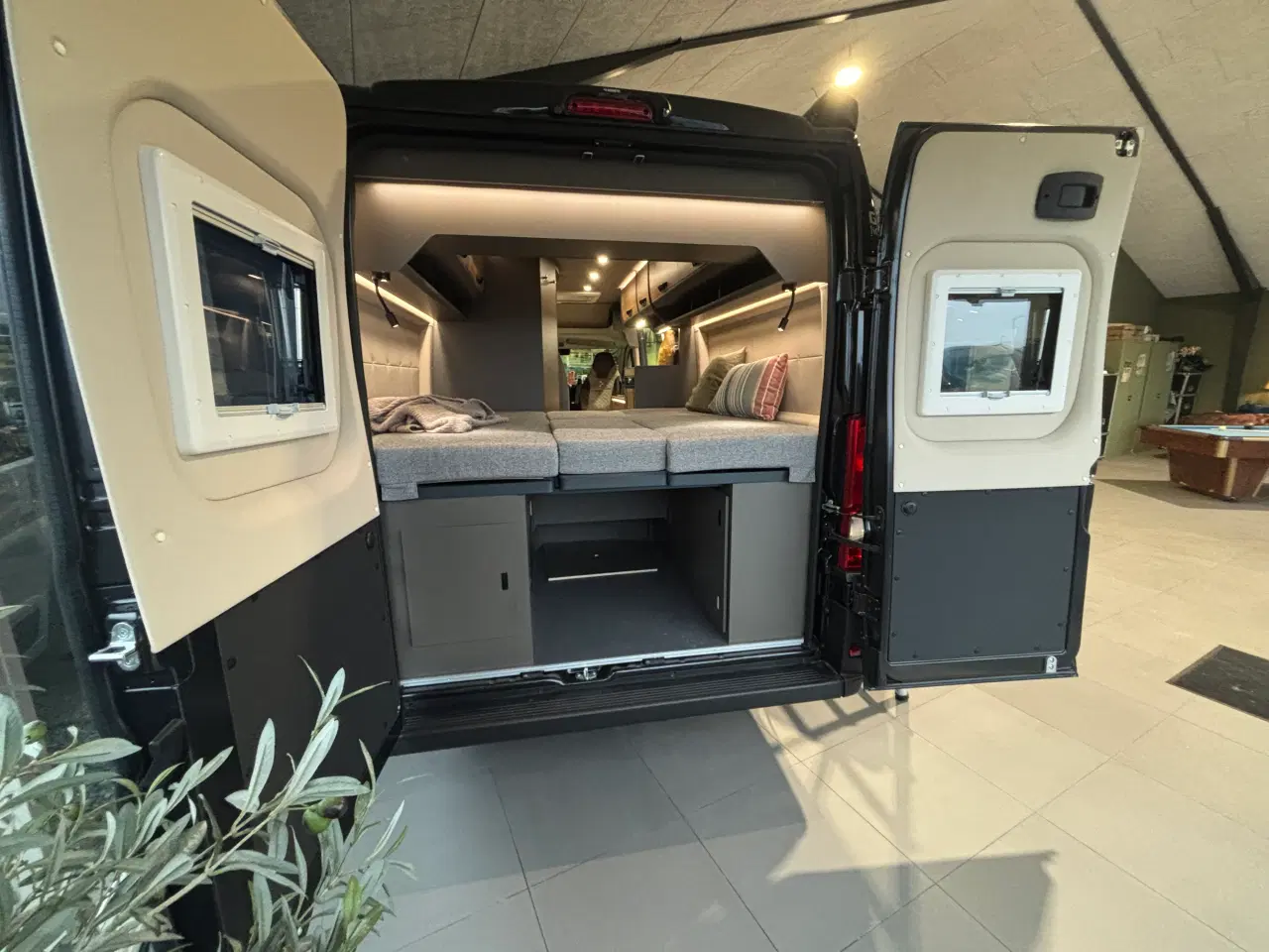 Billede 2 - Bravia 636 med aut. gear og 180 Hk.