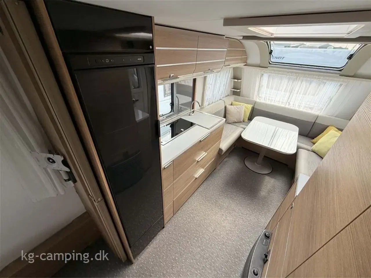 Billede 10 - 2020 - Adria Adora 613 UT Fritstående dobbeltseng, Sunshine Plus, Mover, Klima anlæg.