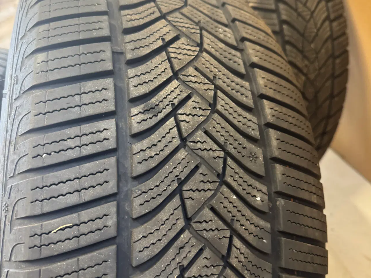 Billede 2 - Vinterdæk på original Mercedes fælge