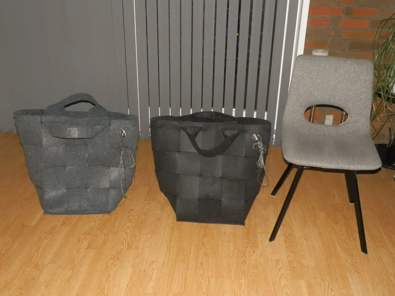 Billede 3 - To ZONE vasketøjsposer i grå og sort 