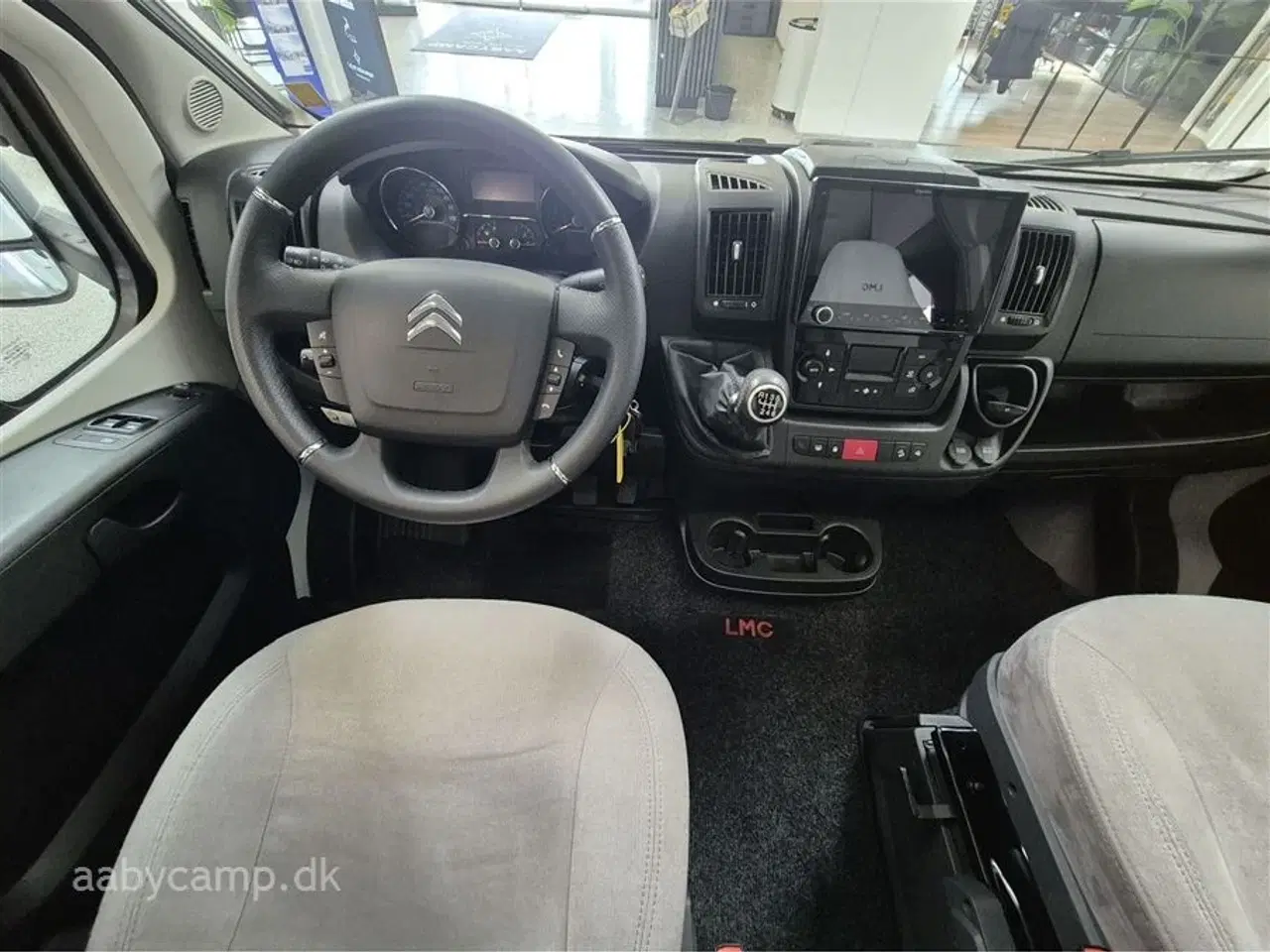 Billede 6 - 2023 - LMC Tourer H730 G Lift   Markise. solcelle. 200Ah lithium. 2000w inverter. 2x tv. Avara alarm. gulvtæppe. kompressor køleskab. Thetford ovn. gulvarme. undervognsbehandlet og lakforseglet.