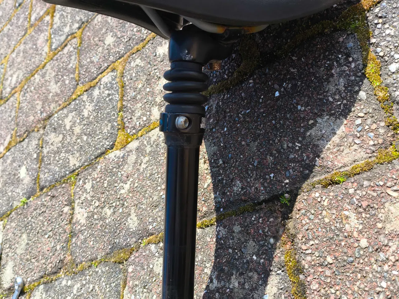 Billede 1 - Alpine Gel sadel med en affjedret sadelpind