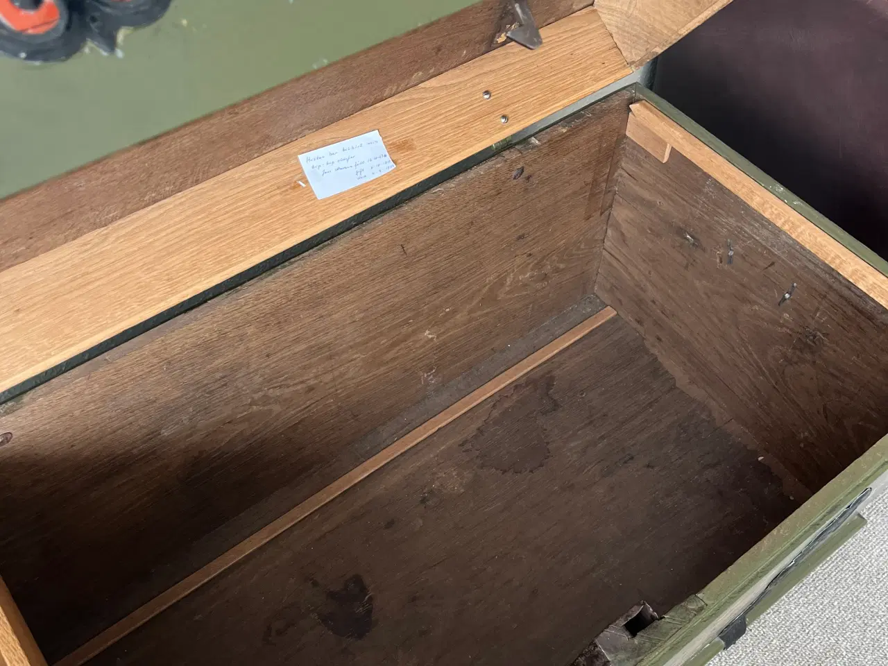 Billede 6 - Gamle møbler gives væk