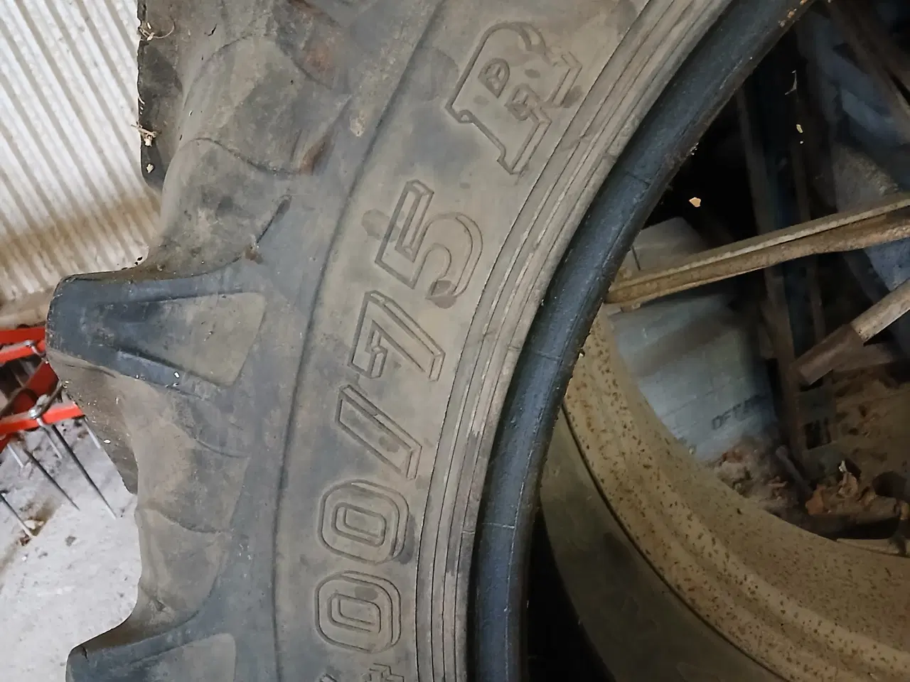 Billede 5 - 2 stk fine Taurus traktor bagdæk.