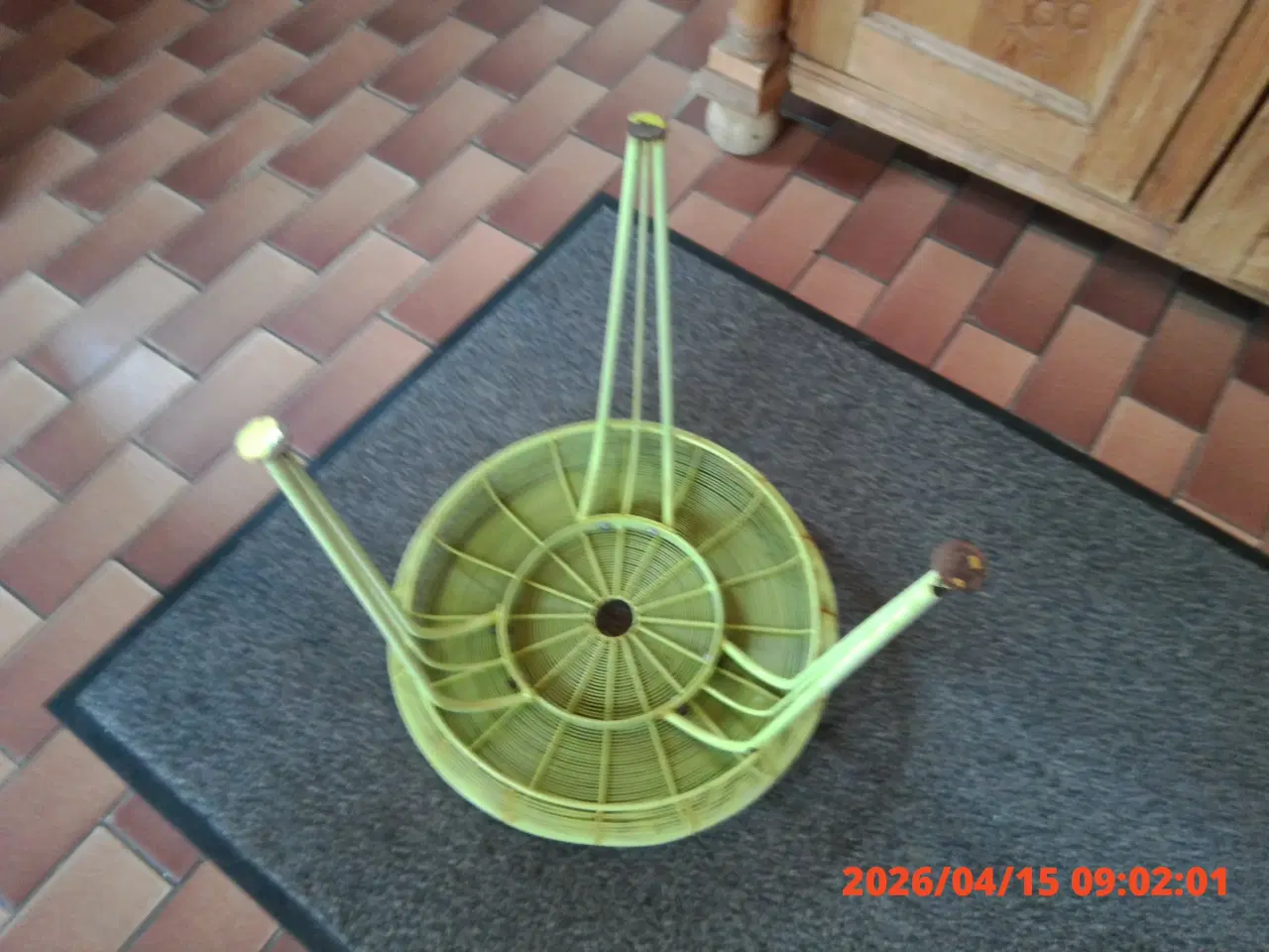 Billede 2 - Grøn taburet i metal