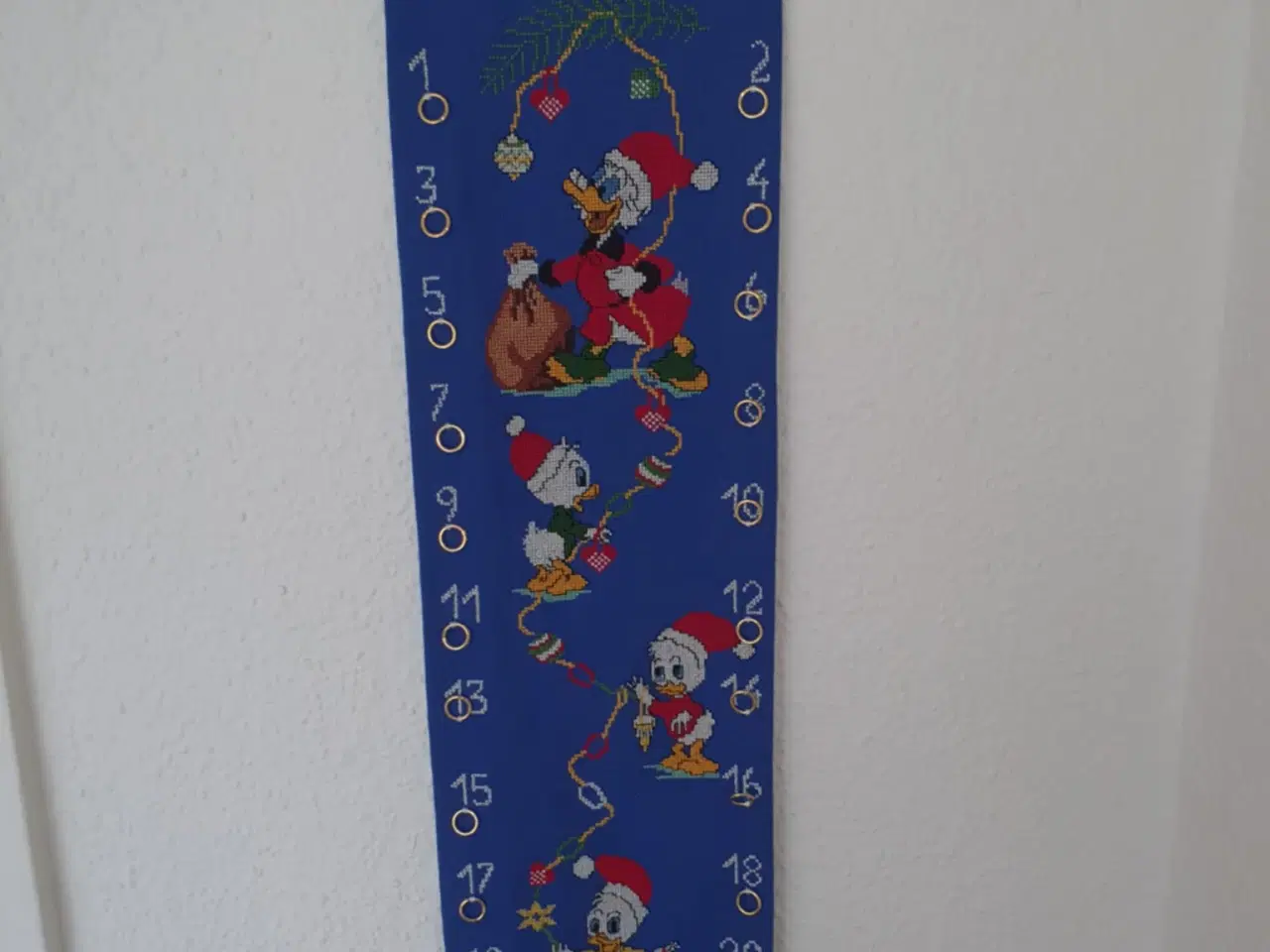 Billede 6 - 5 Nybroderede pakke- og Adventskalendere Disney m.