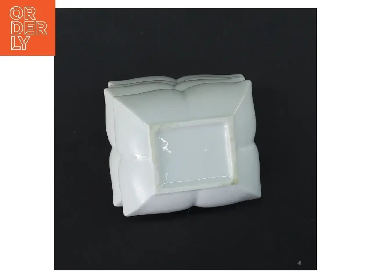 Billede 3 - 4 Dekorative små skåle/ fade med blomster (str. 4 stk 7,5x8,5 cm)til f.eks sushi