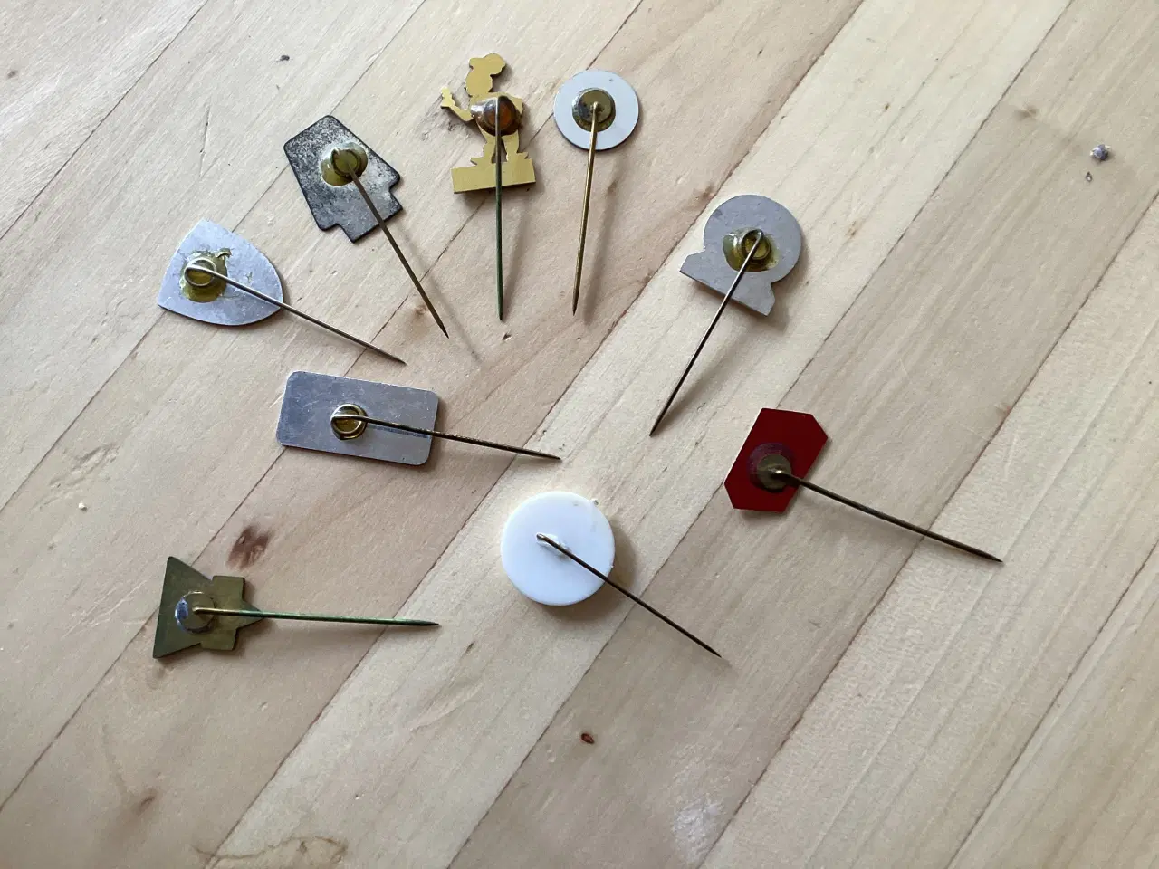 Billede 2 - 9 ældre pins