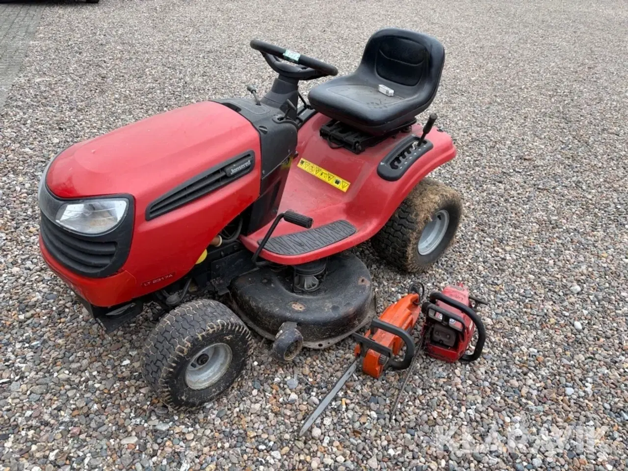 Billede 1 - Havetraktor og save Jonsered LT2317A