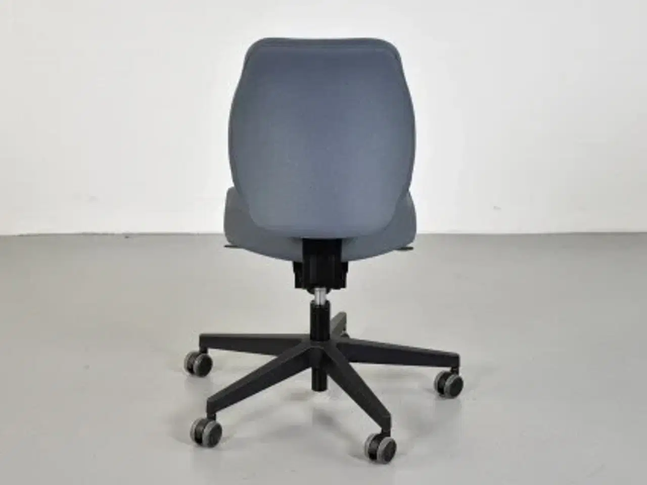 Billede 3 - Scan office kontorstol med blå/grå polster og sort stel, lav ryg