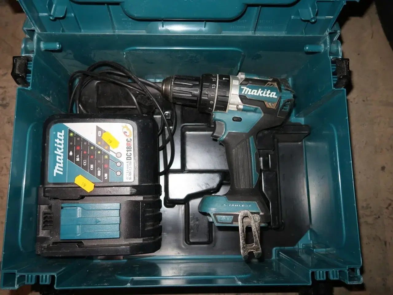 Billede 1 - Akku bore/skruemaskine MAKITA DHP484 med lader