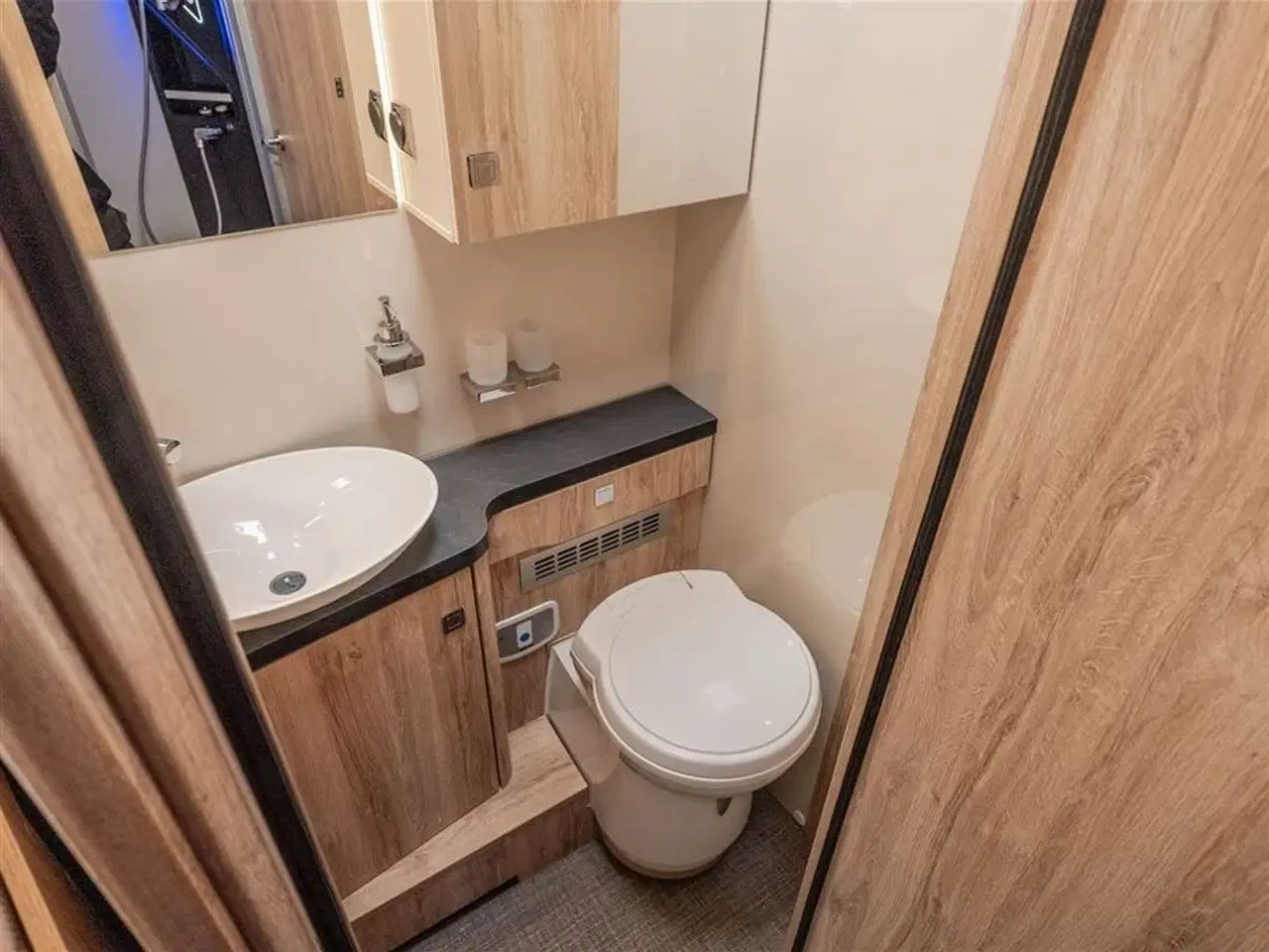 Billede 5 - 2022 - Euramobil Integra Line 720 EF   Tysk kvalitet og luksus