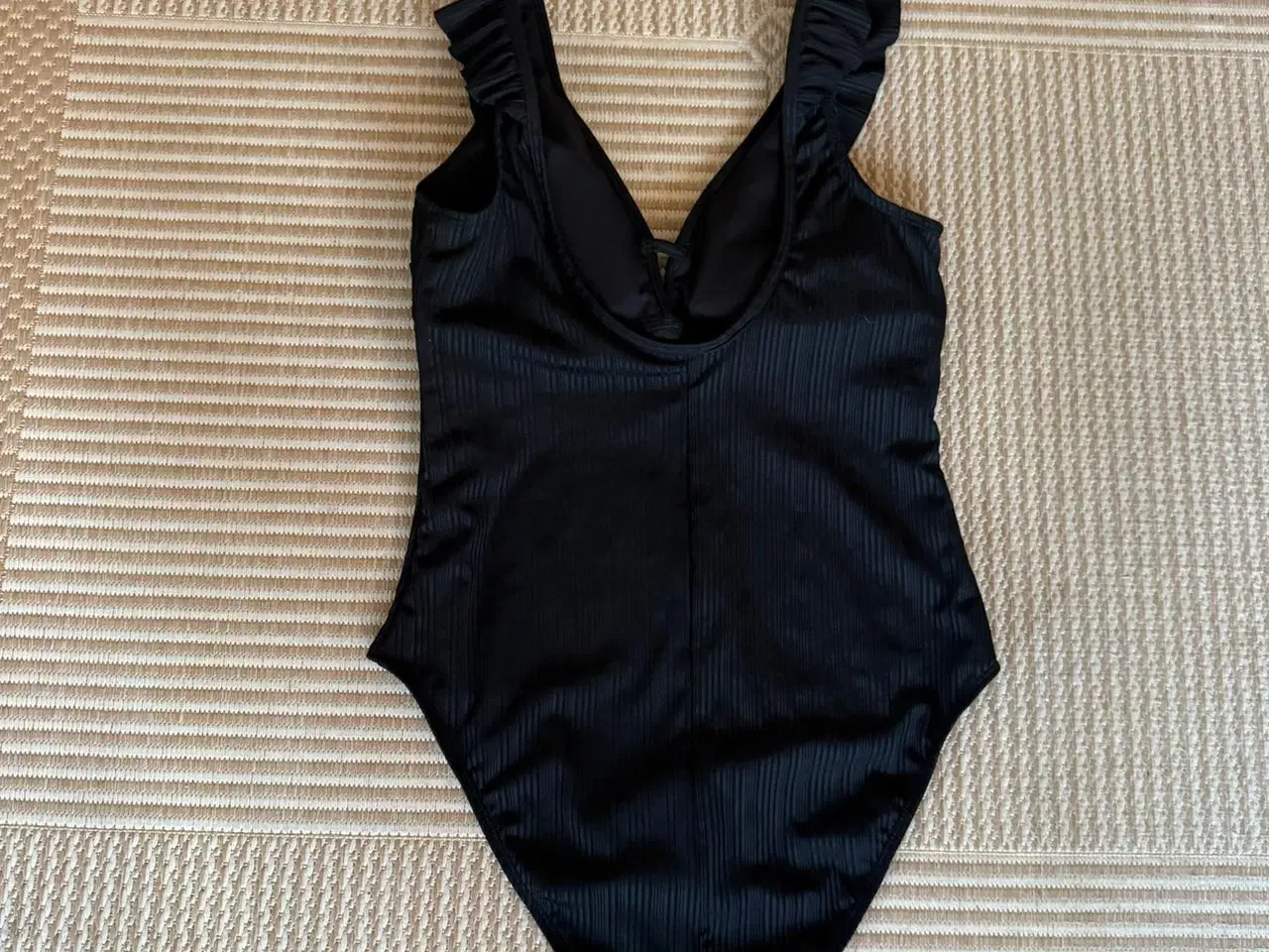 Billede 2 - VRS sort badedragt. Str XL. Svarer ca til str 46. 