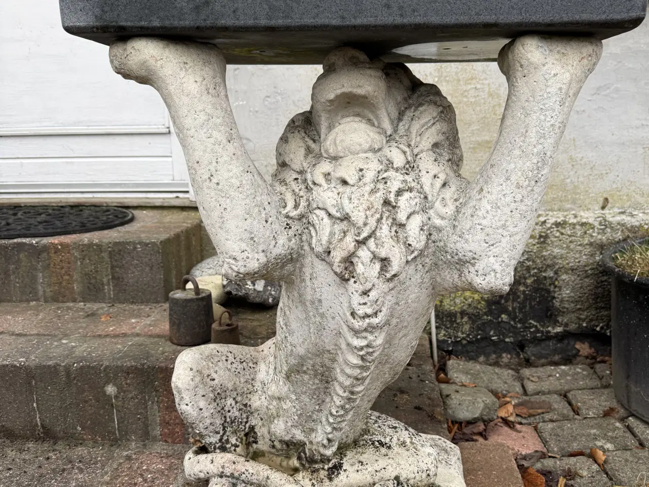 Billede 2 - Beton løver med granit fade.