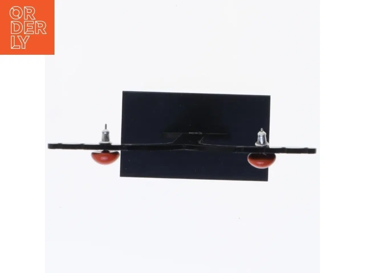 Billede 2 - Røde ørestikker (str. 1 x 1 cm)