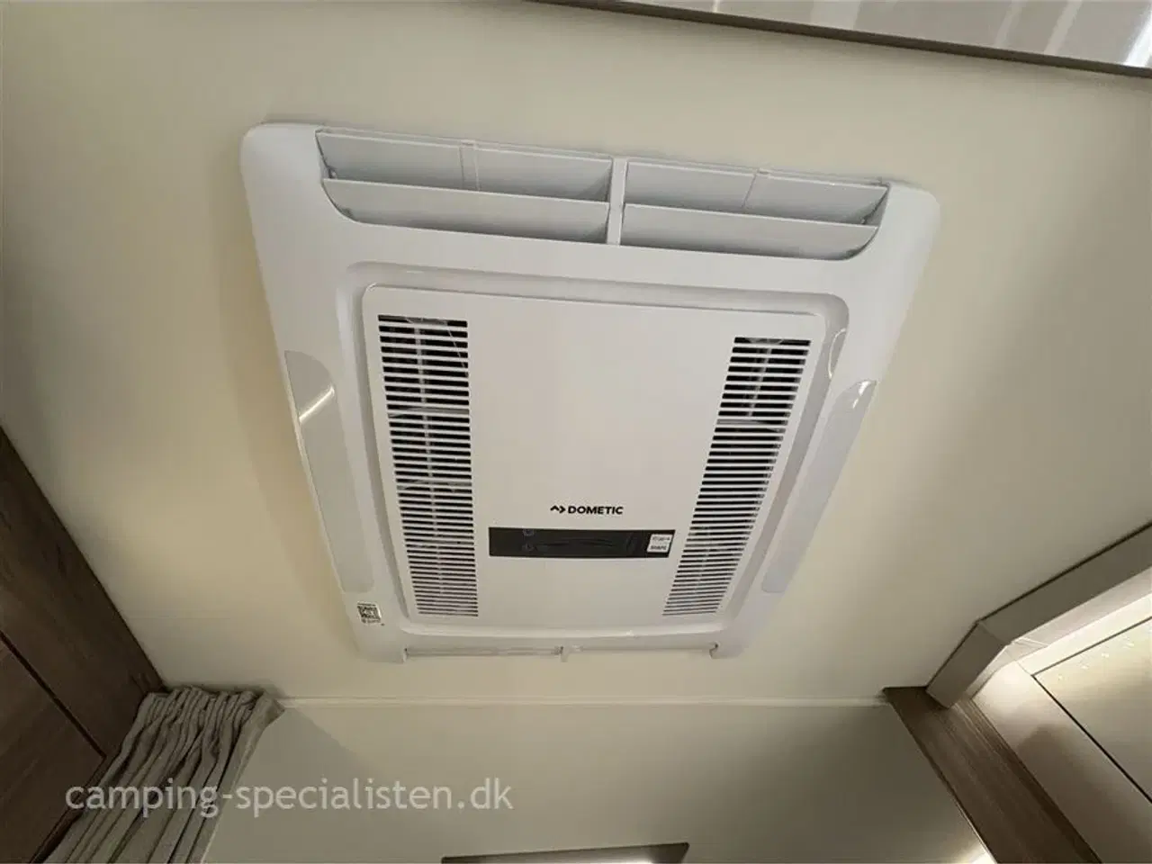 Billede 23 - 2026 - Kabe Imperial 630 TDL E8 Kabe Imperial 630 TDL E8 KS spejlvendt model 2026 kan nu opleves hos Camping-Specialisten