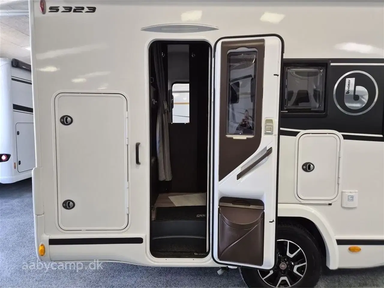 Billede 5 - 2021 - Benimar Sport 323 NK   Den Perfekte Familie camper. NK pakke. automatgear. solceller. 2x lithium batteri. 2000w inverter. Bemærk kun 20,000 Km !!!!