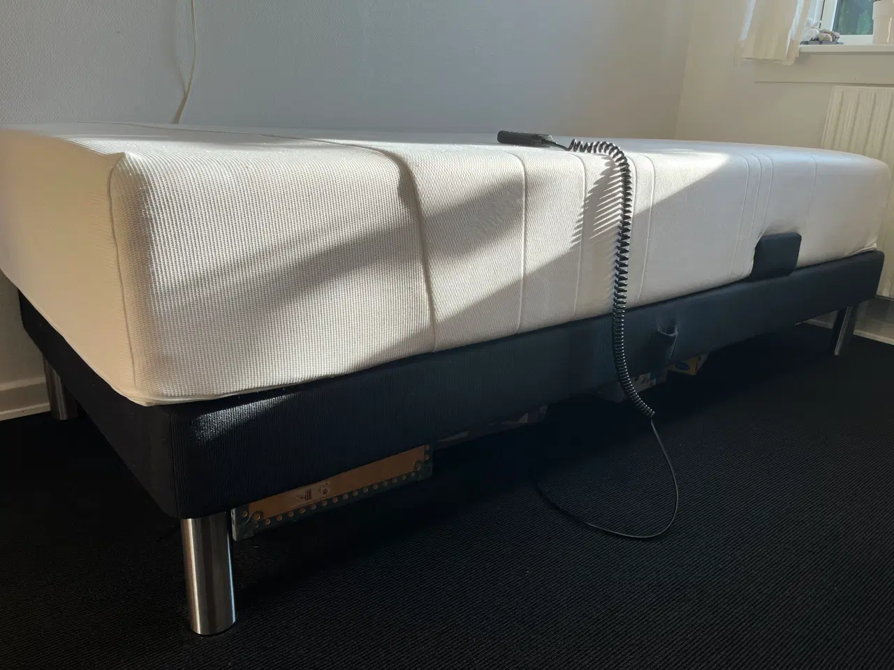 Billede 1 - Tempur elevationsseng og madras