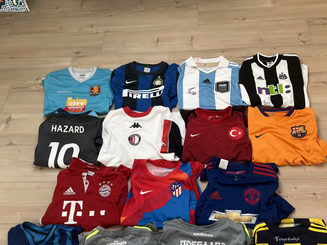 Billede 5 - Fodboldtrøjer i Børnestørrelser 
