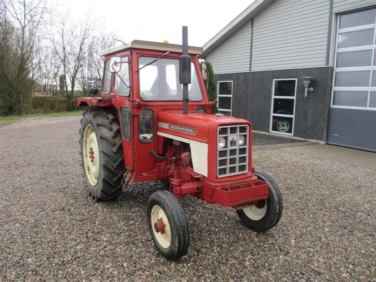 Billede 13 - IH 474 En ejers traktor med lukket kabine på