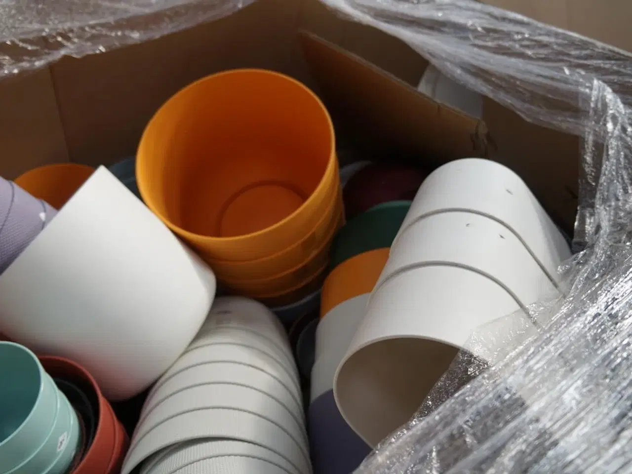 Billede 3 - Palle med diverse plasticpotter