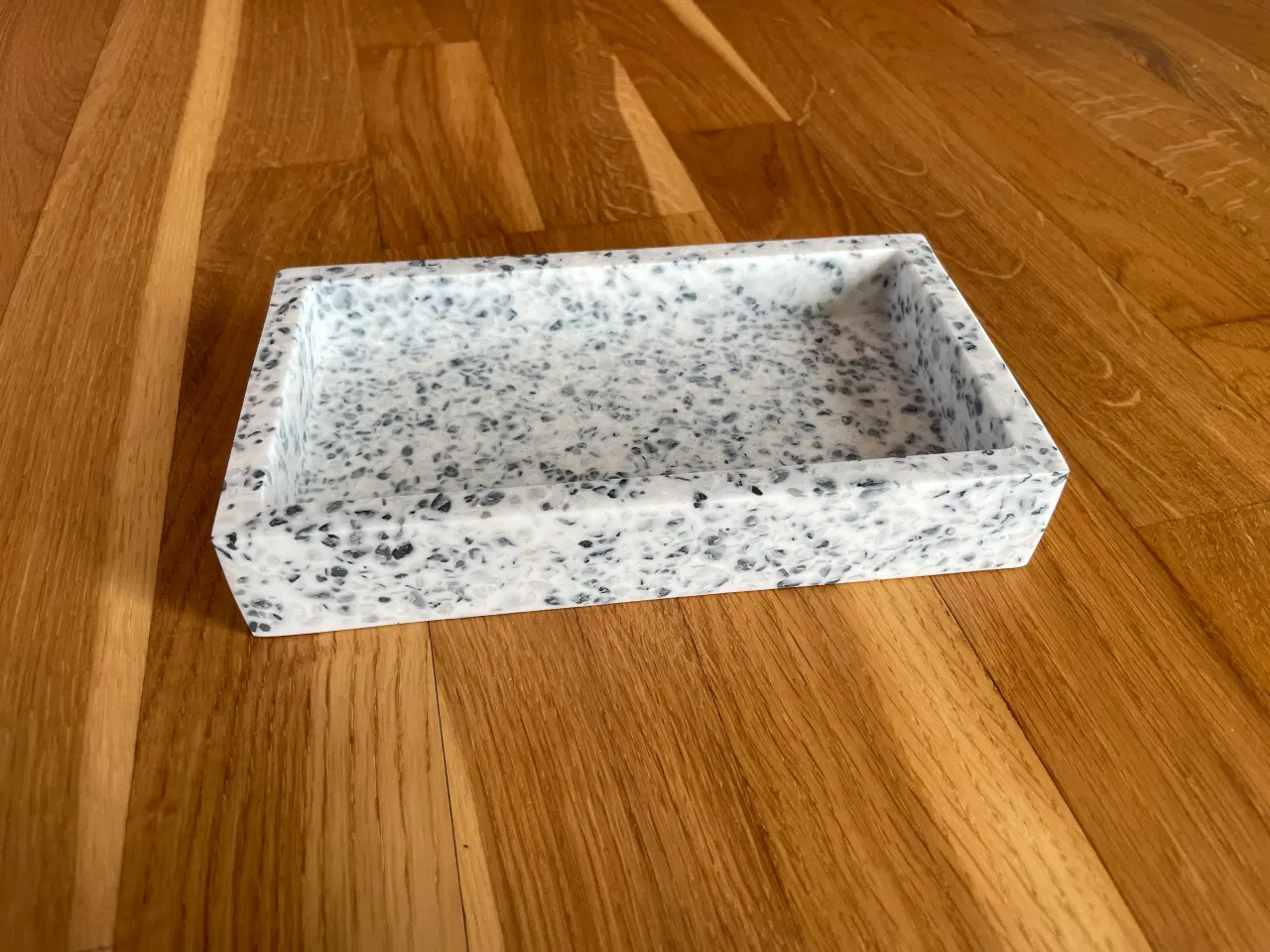 Billede 1 - Bakke med Terrazzo look