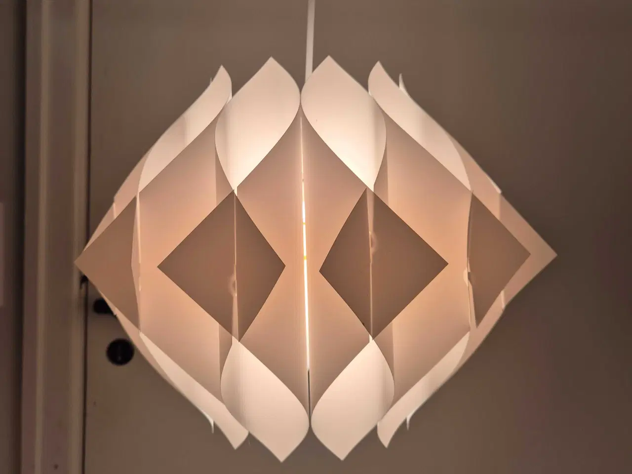 Billede 1 - Velholdt smuk hvid Butterfly 