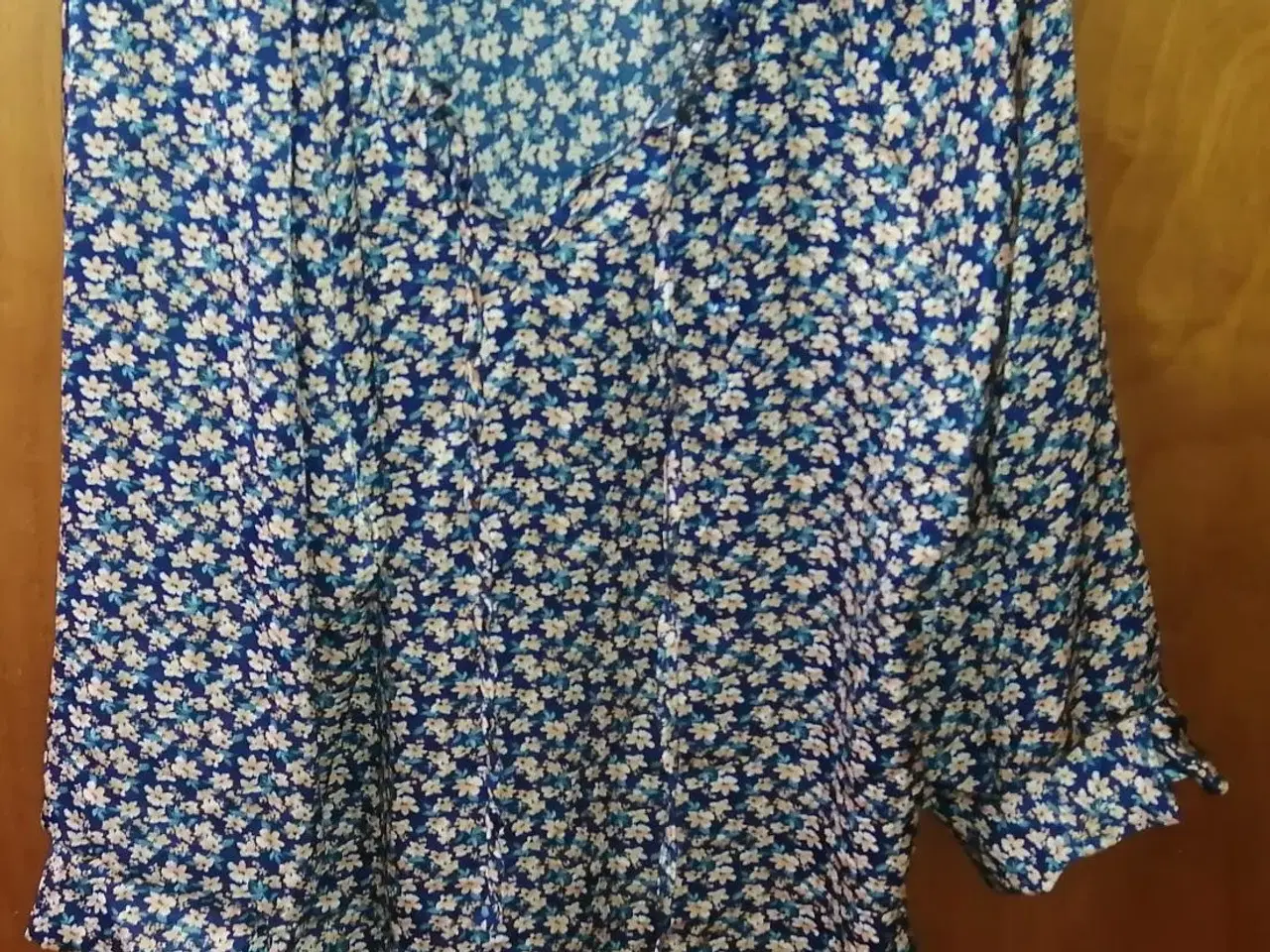 Billede 1 - NY KAZAKA PARIS BLUSE STR. 44-46