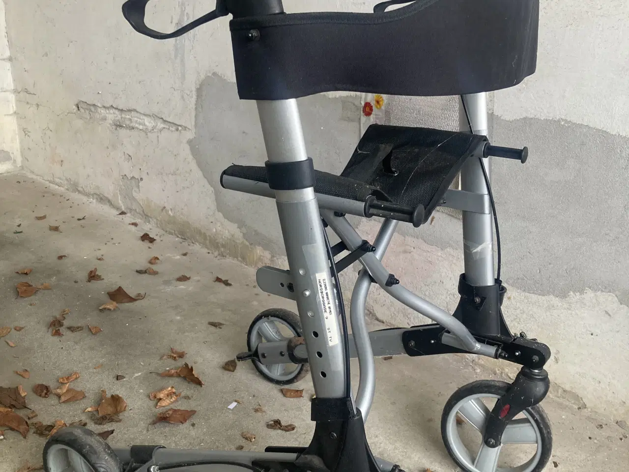 Billede 2 - Rollator m ringeklokke. 