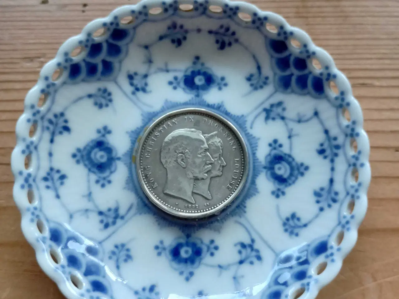 Billede 1 - Muselmalet helblonde,med sølv mønt 1892