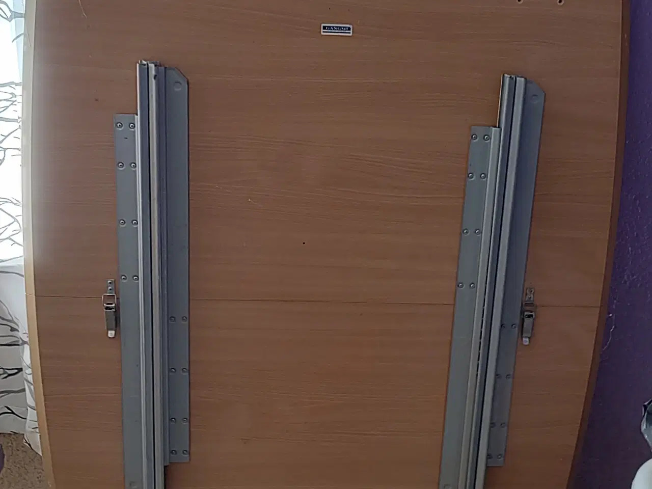 Billede 6 - Spisebord med to indlægs plader.