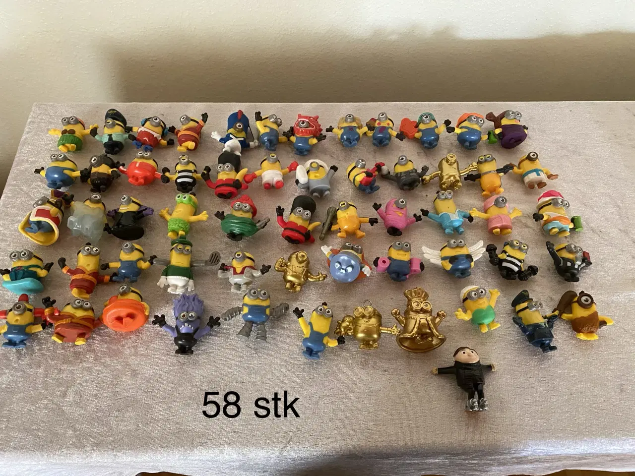Billede 1 - Minions små figurer samling, 58 stk